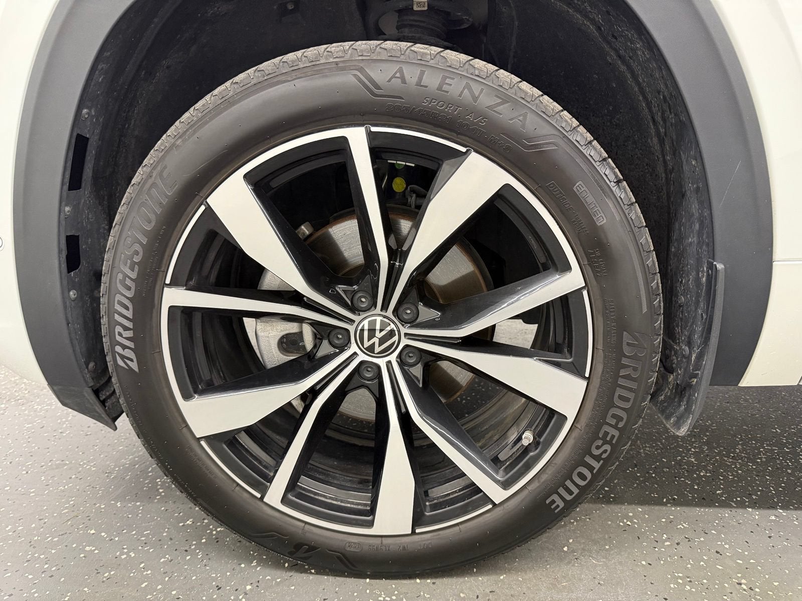 2024 Volkswagen Atlas 2.0T SEL Premium R-Line