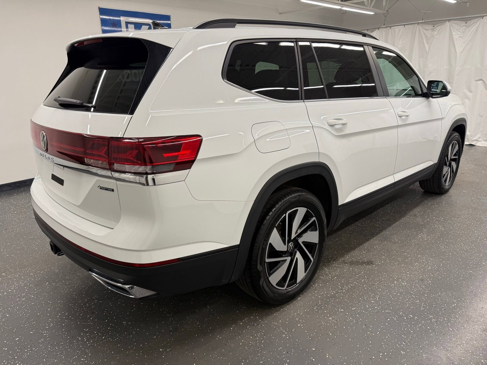 2025 Volkswagen Atlas 2.0T SE w/Technology