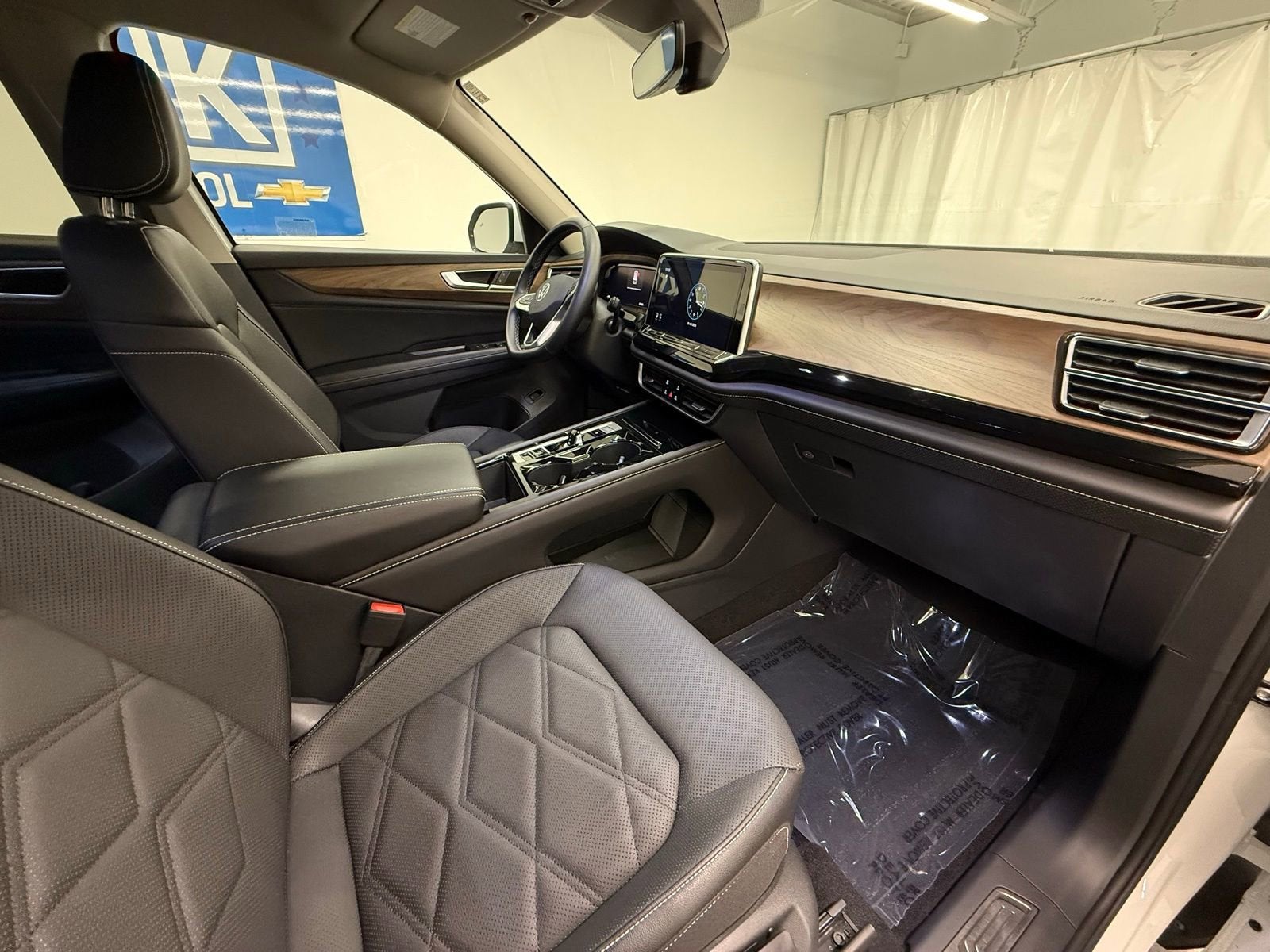 2025 Volkswagen Atlas 2.0T SE w/Technology