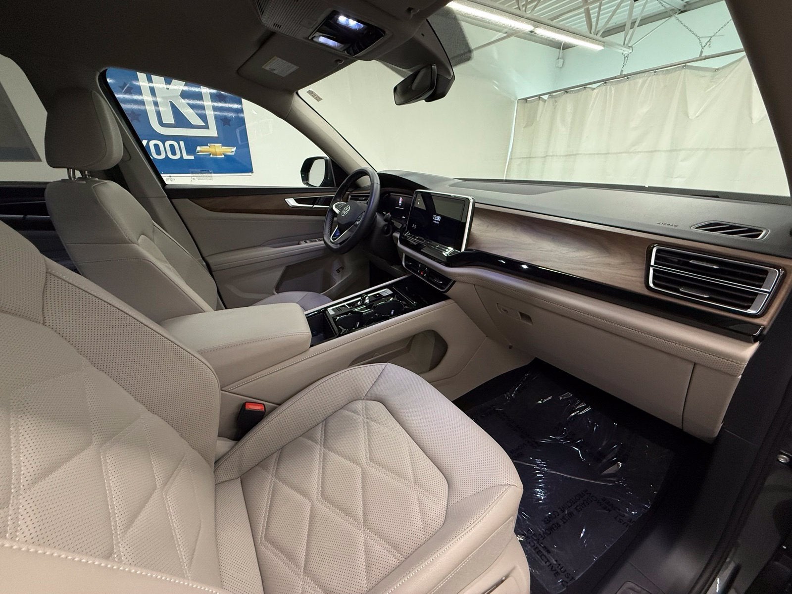 2025 Volkswagen Atlas 2.0T SE w/Technology