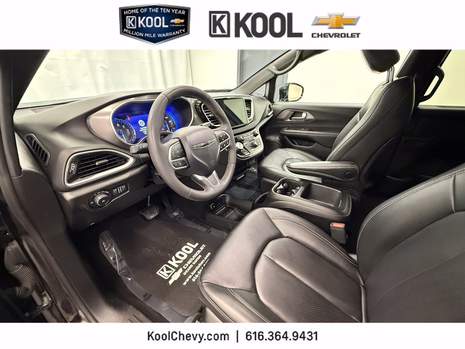 2025 Chrysler Pacifica Select