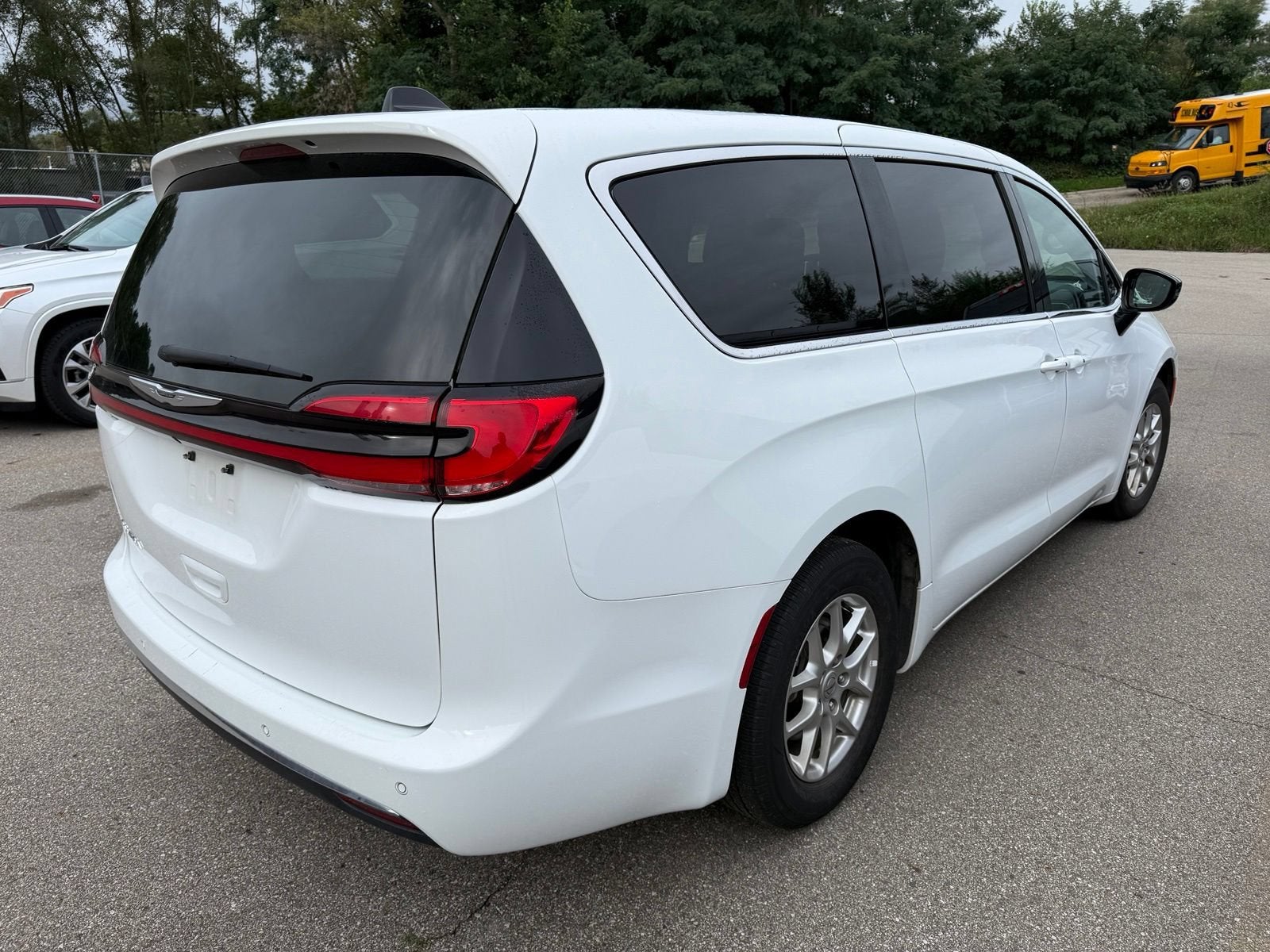 2025 Chrysler Pacifica Select