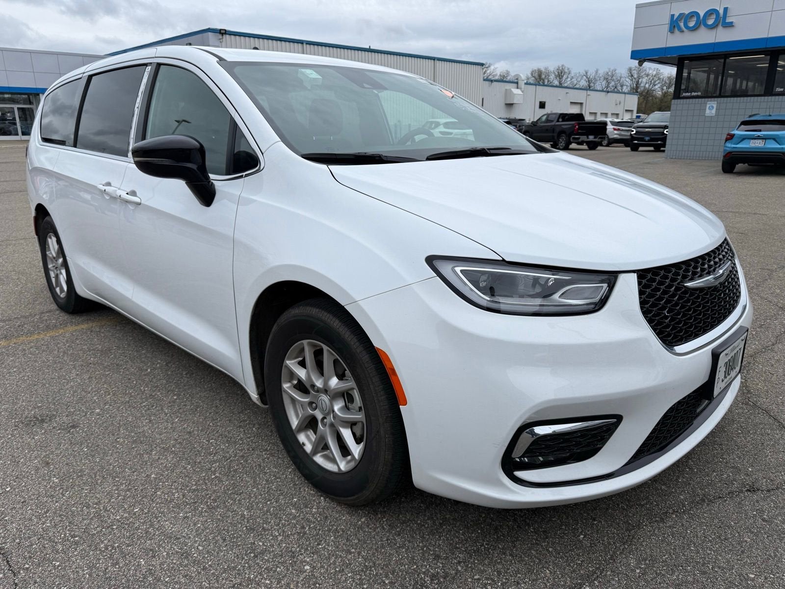 2025 Chrysler Pacifica Select