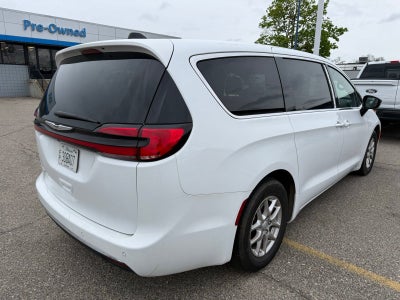 2025 Chrysler Pacifica Select