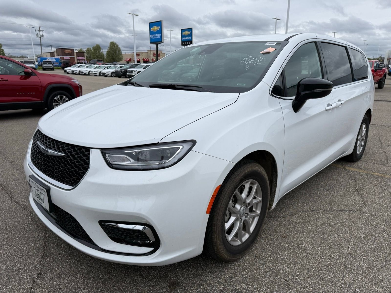 2025 Chrysler Pacifica Select