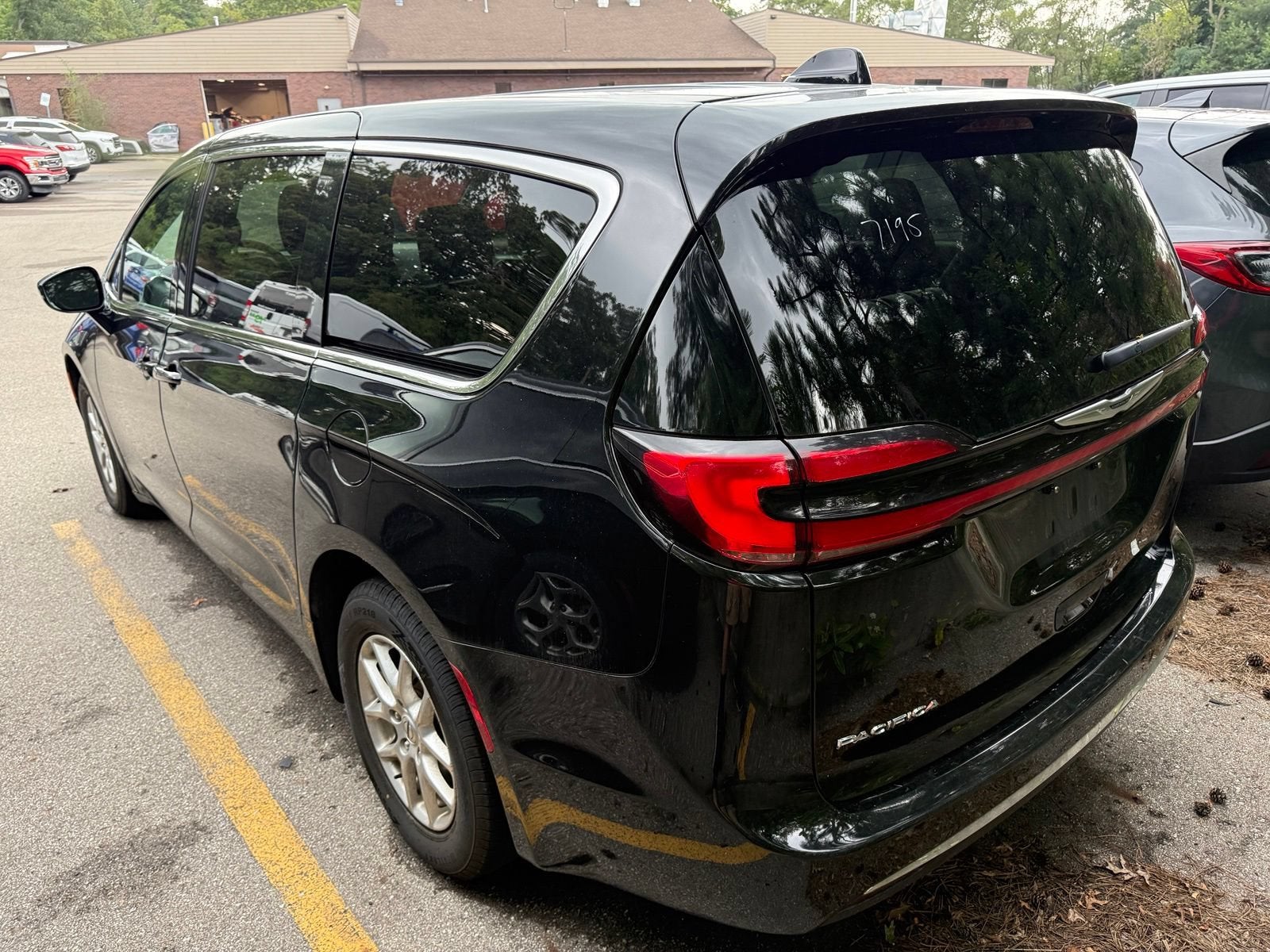 2025 Chrysler Pacifica Select