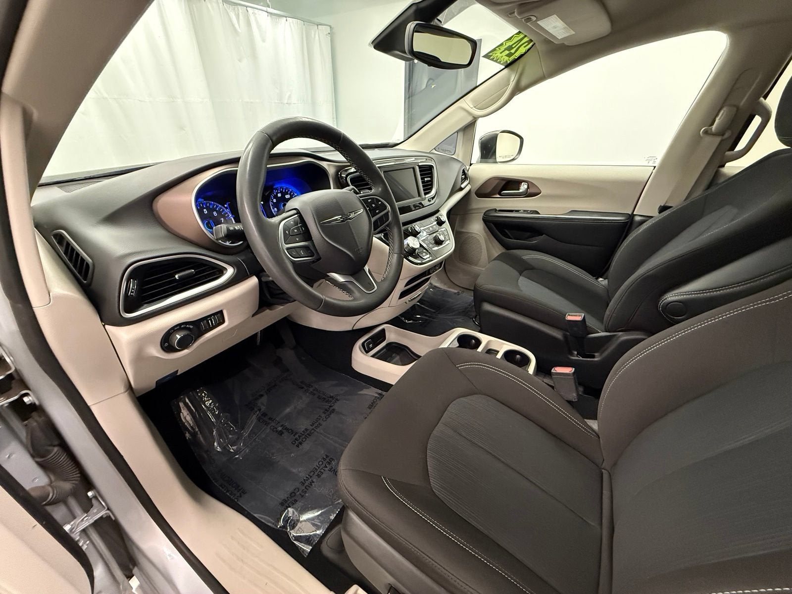 2024 Chrysler Voyager LX