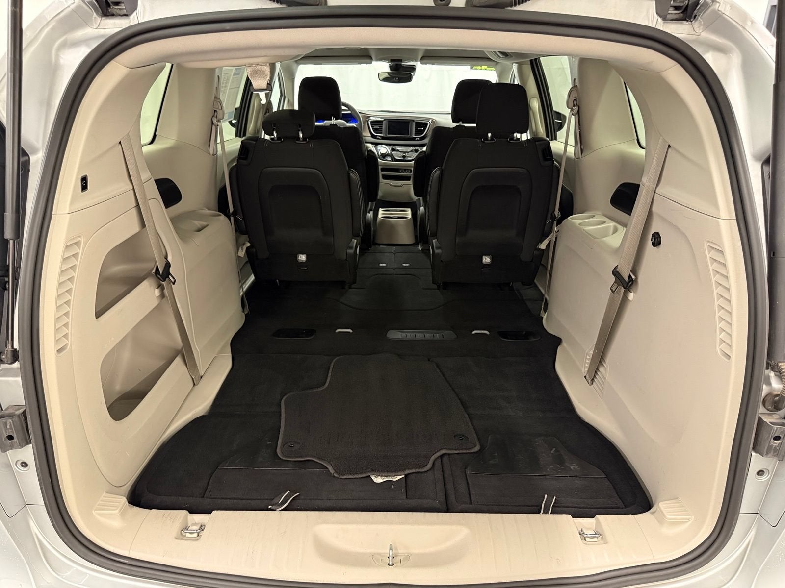 2024 Chrysler Voyager LX