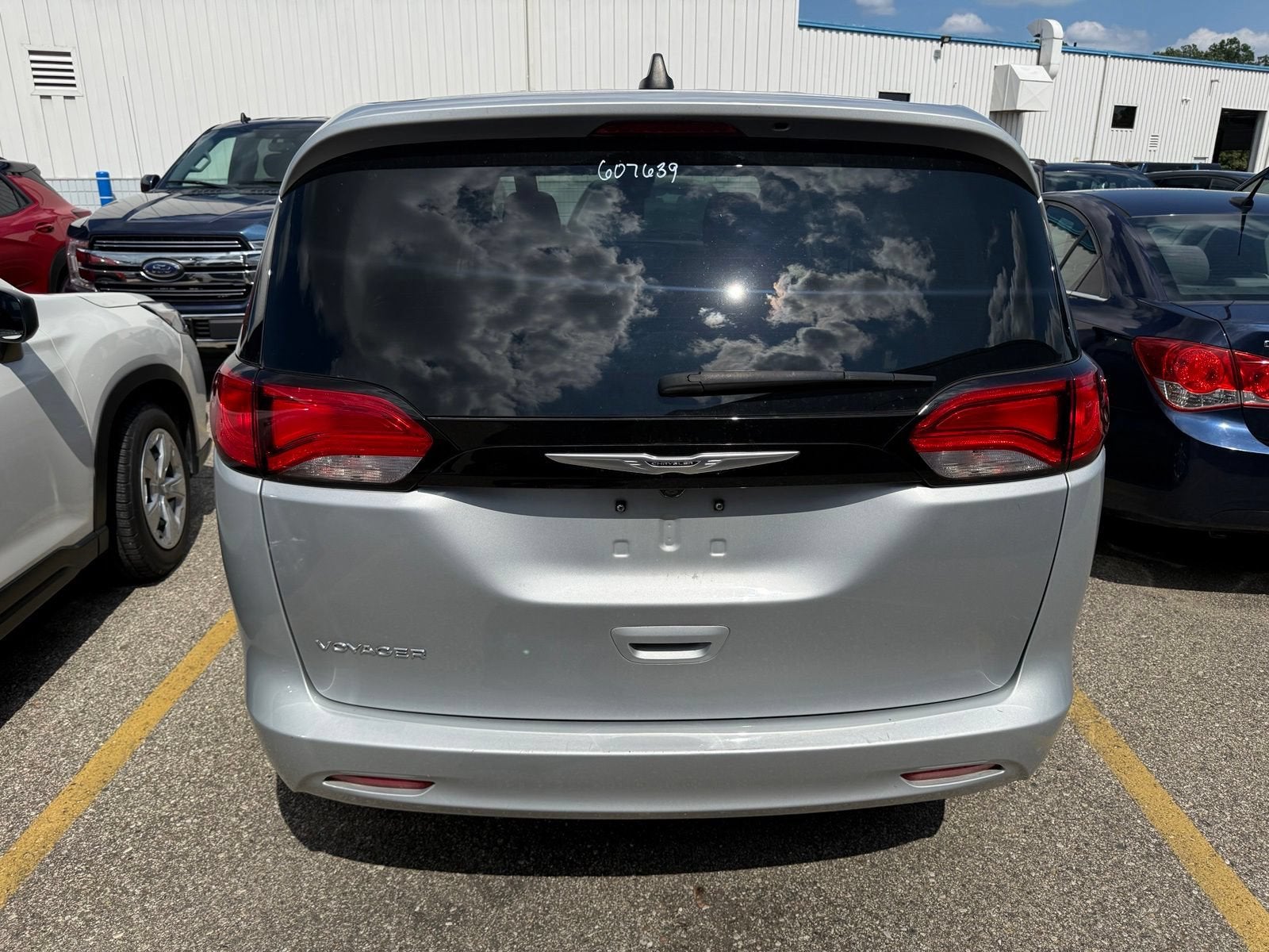 2023 Chrysler Voyager LX