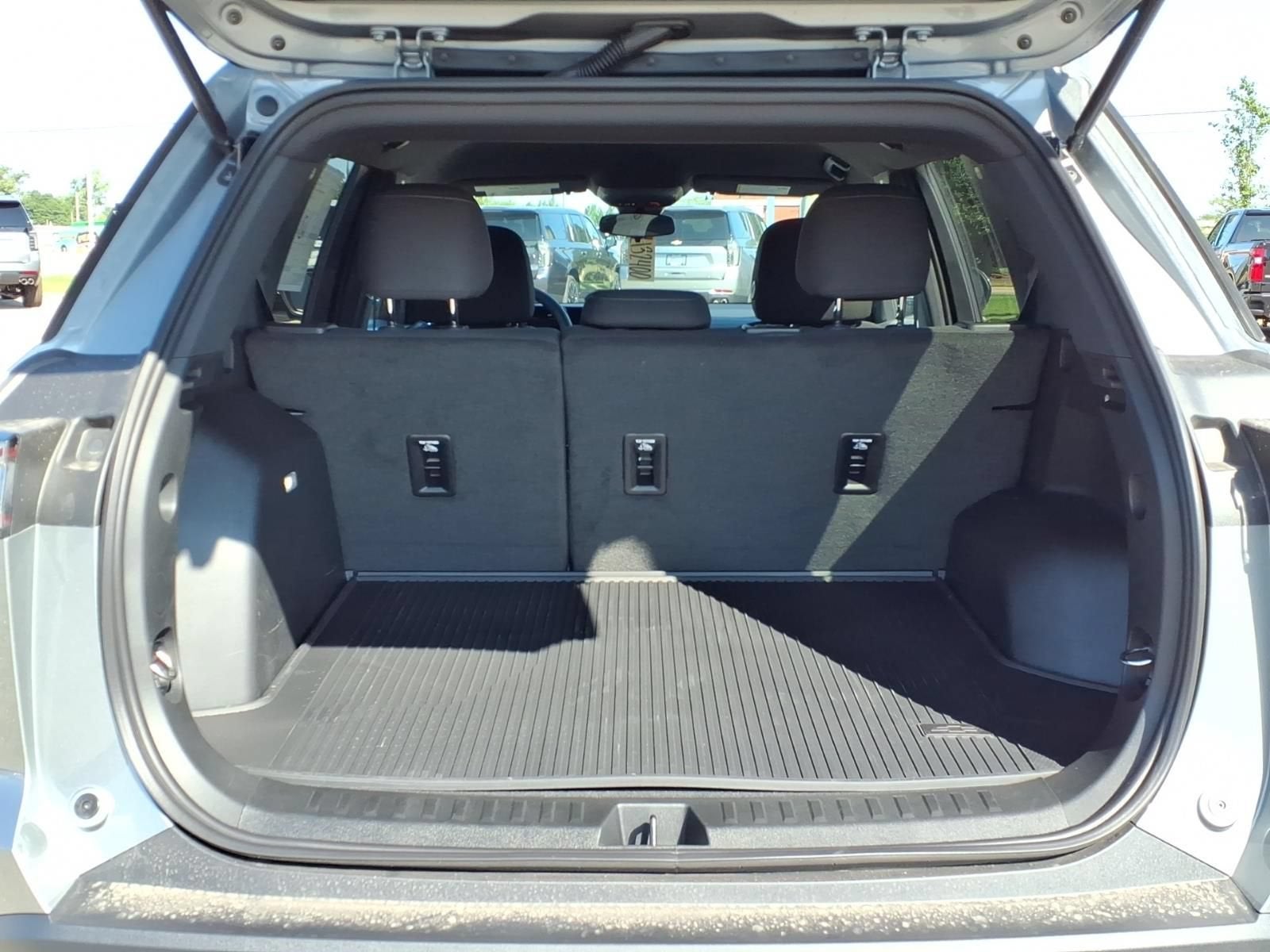 2027 Chevrolet Equinox LT - Photo 14
