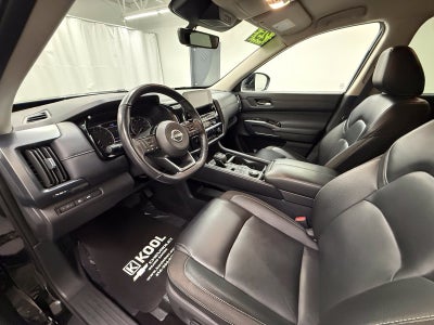 2025 Nissan Pathfinder SL
