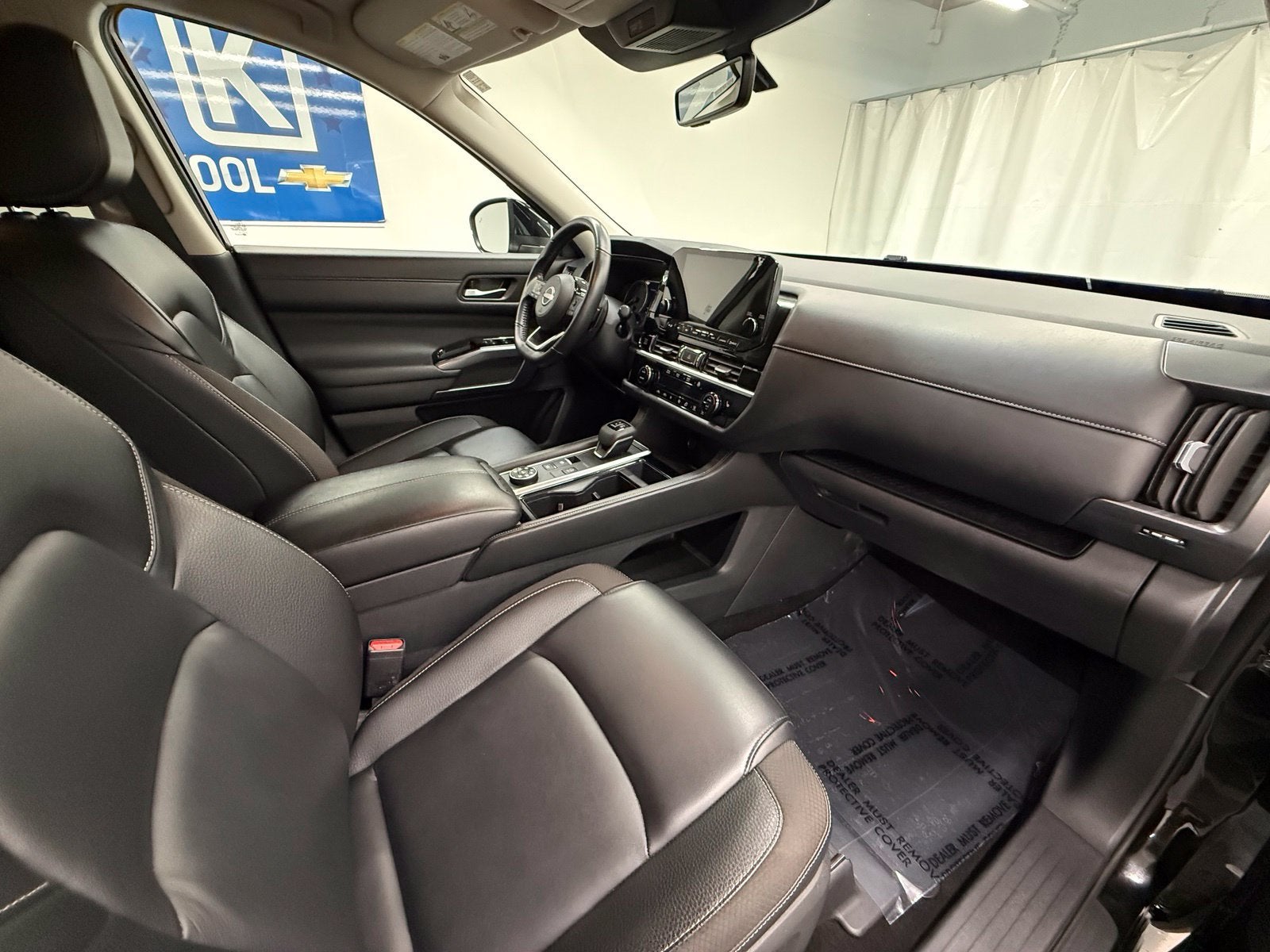 2025 Nissan Pathfinder SL