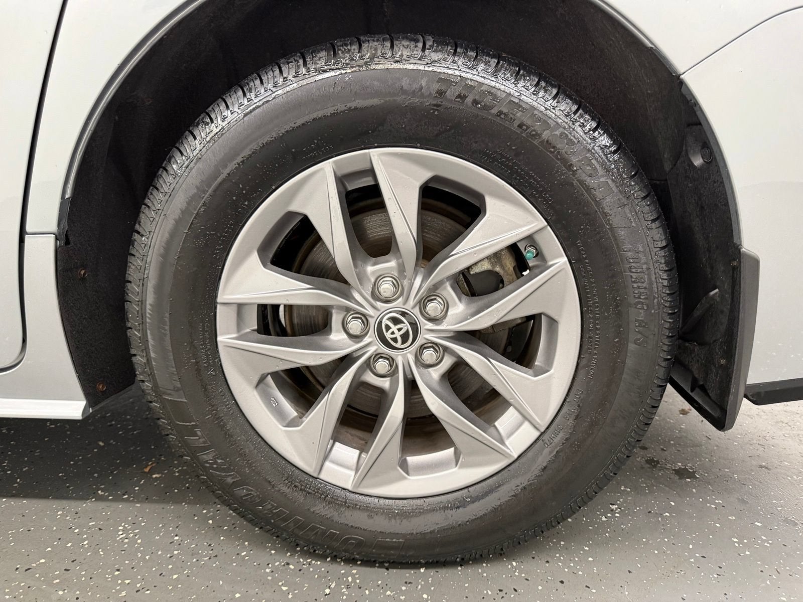 2024 Toyota Sienna LE