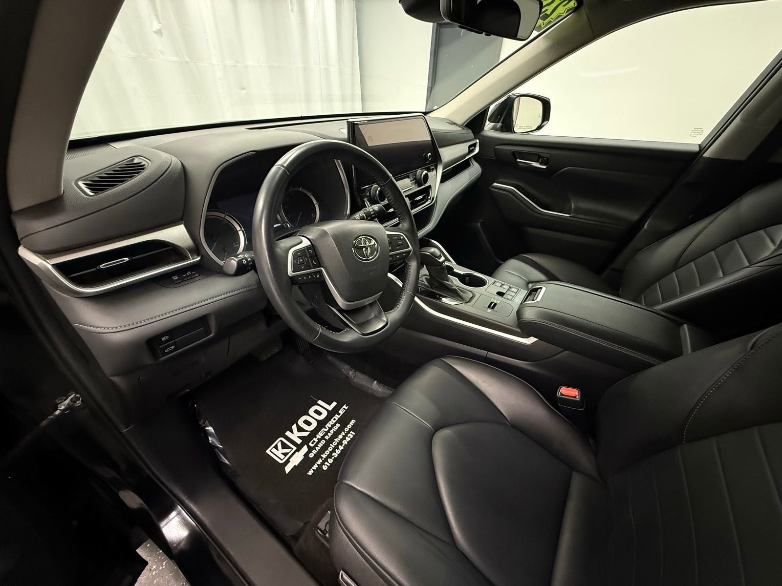 2023 Toyota Highlander Hybrid XLE