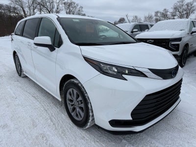 2025 Toyota Sienna LE