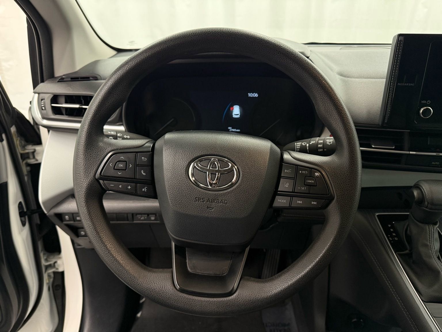 2025 Toyota Sienna LE