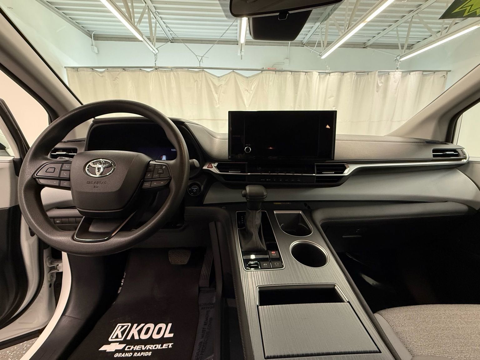 2025 Toyota Sienna LE