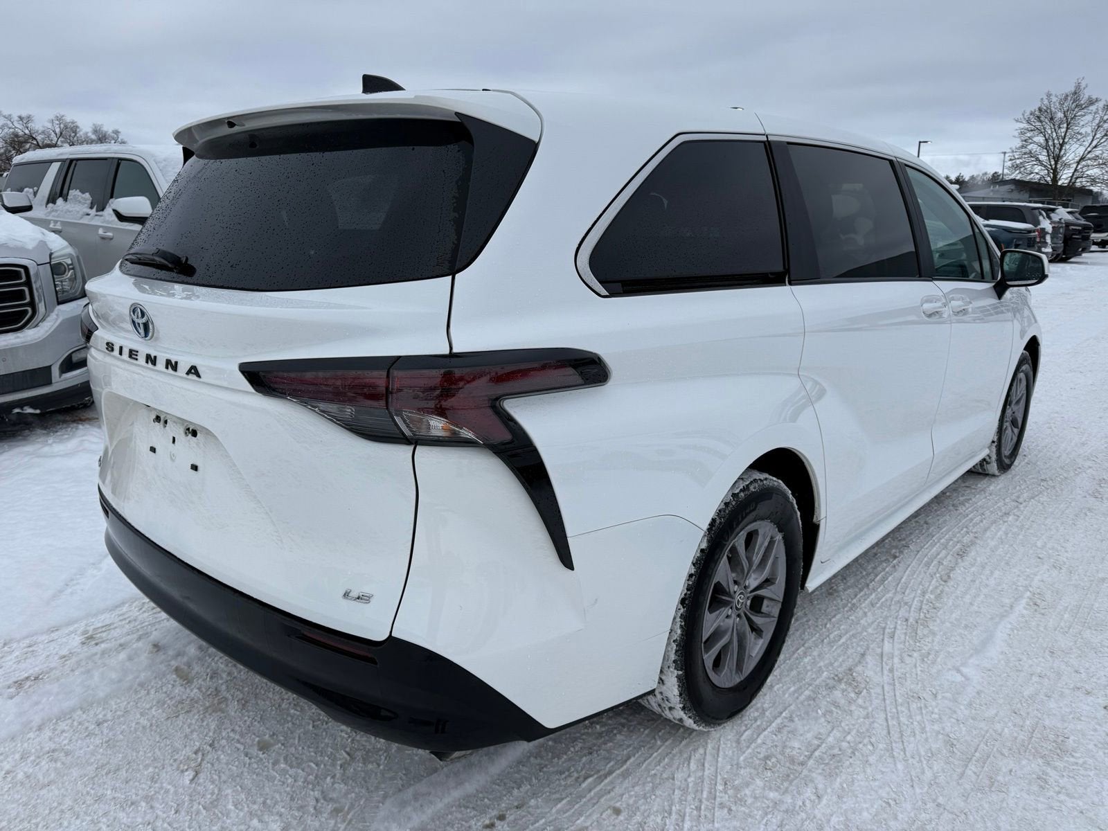 2025 Toyota Sienna LE
