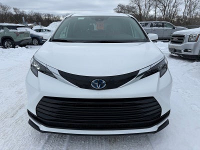 2025 Toyota Sienna LE