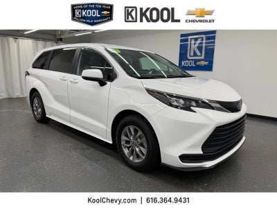 2025 Toyota Sienna LE
