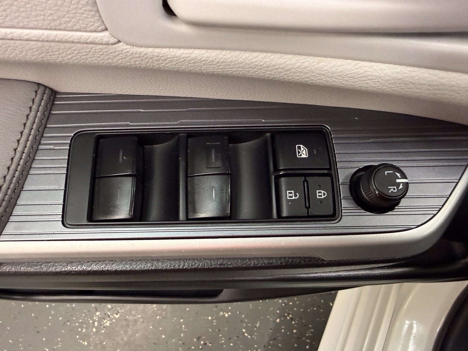 2025 Toyota Sienna LE