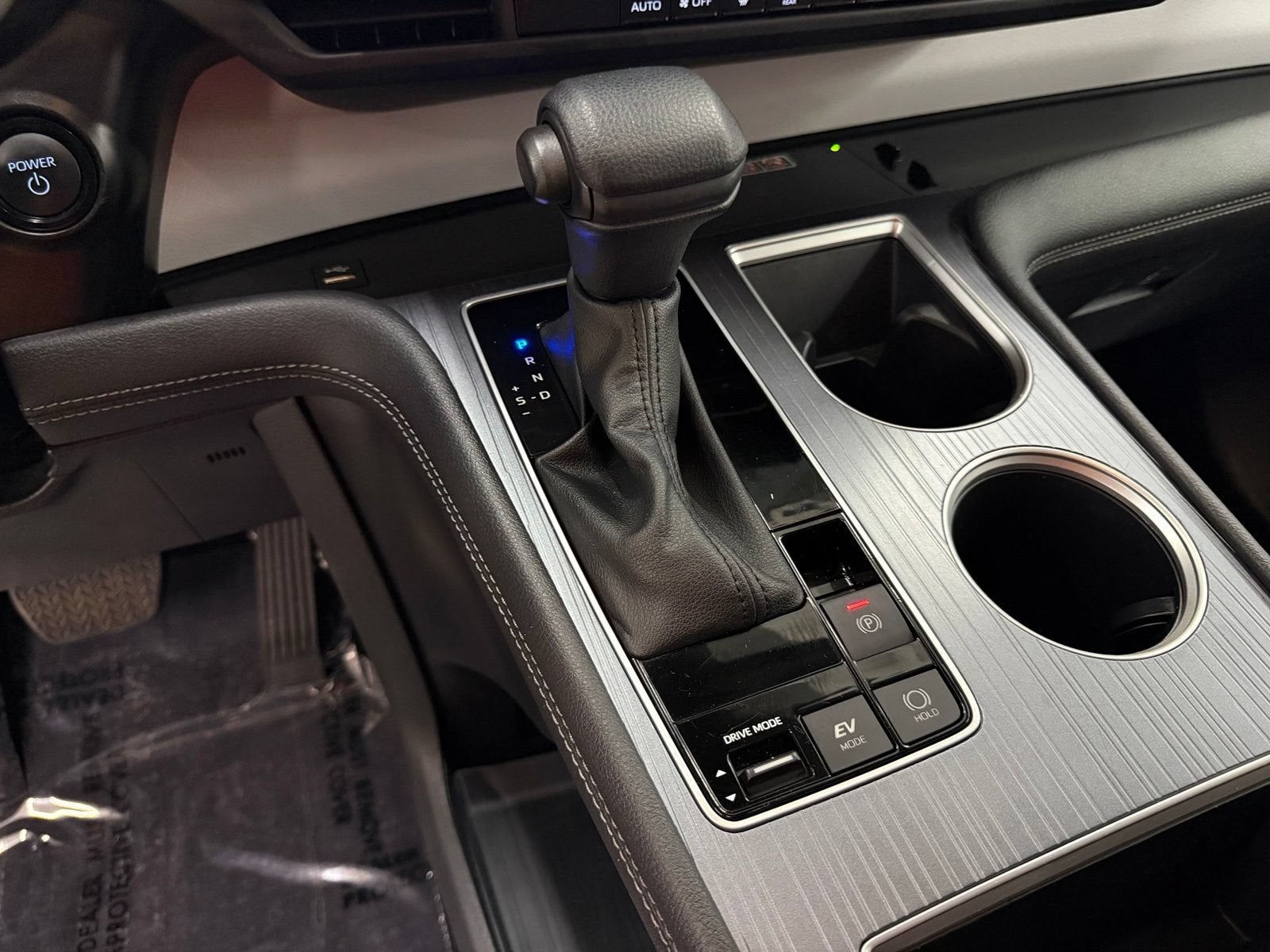 2025 Toyota Sienna LE
