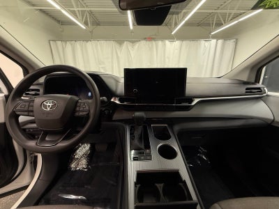 2025 Toyota Sienna LE
