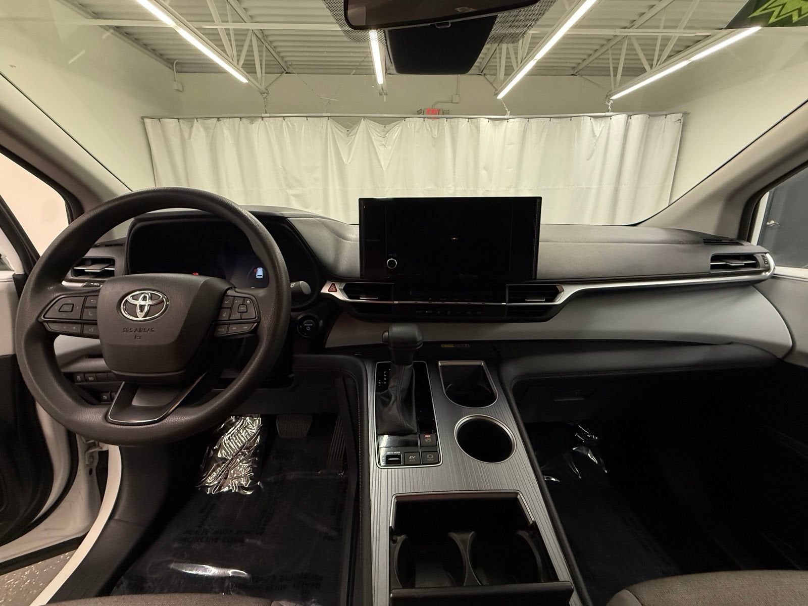 2025 Toyota Sienna LE