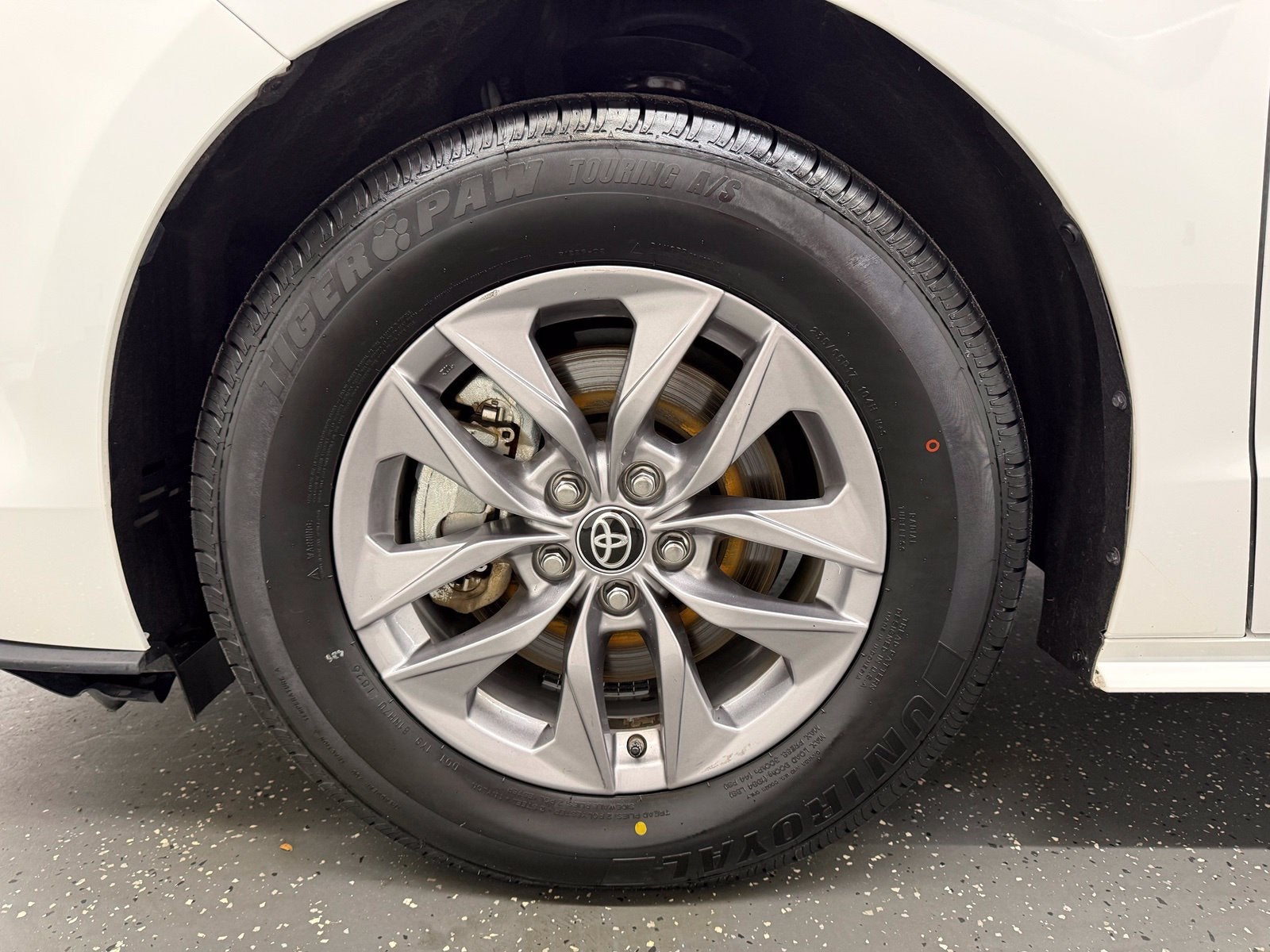 2025 Toyota Sienna LE