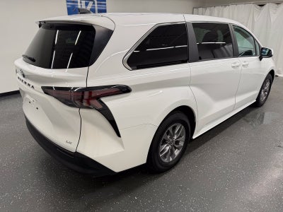 2025 Toyota Sienna LE