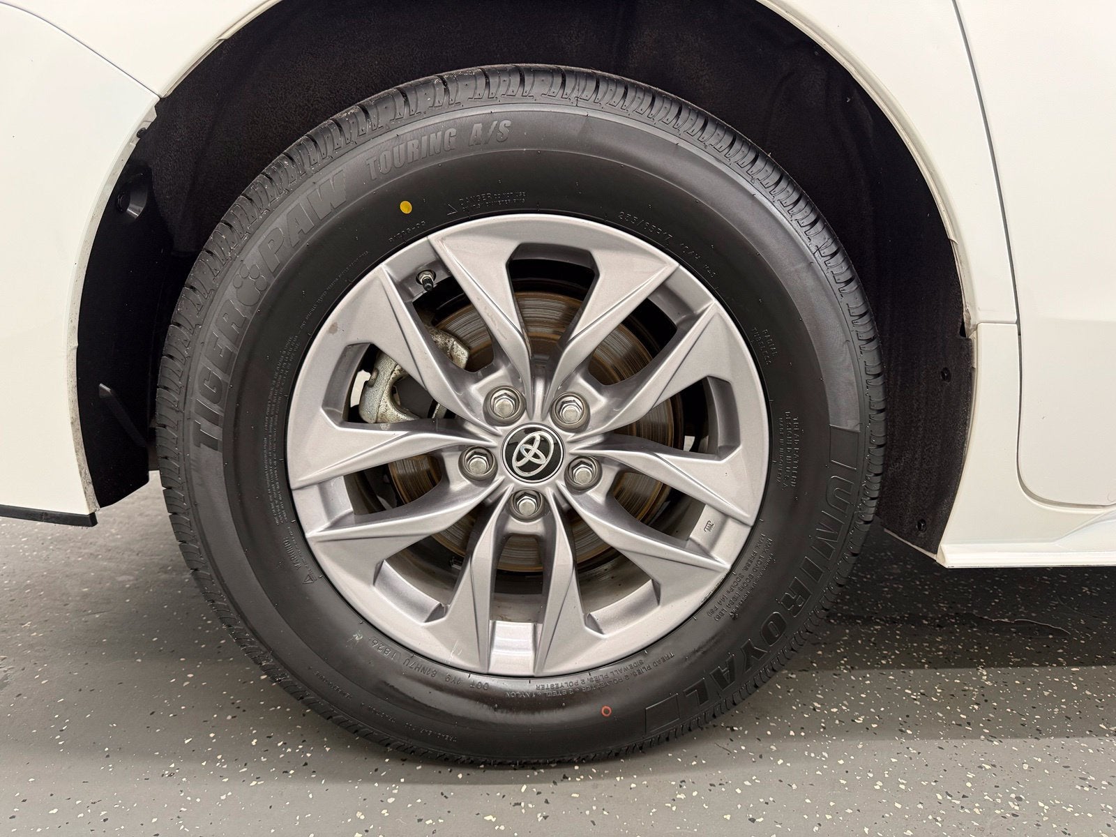 2025 Toyota Sienna LE
