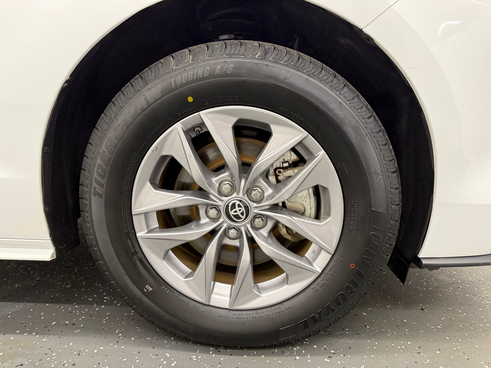 2025 Toyota Sienna LE