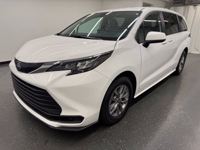 2025 Toyota Sienna LE