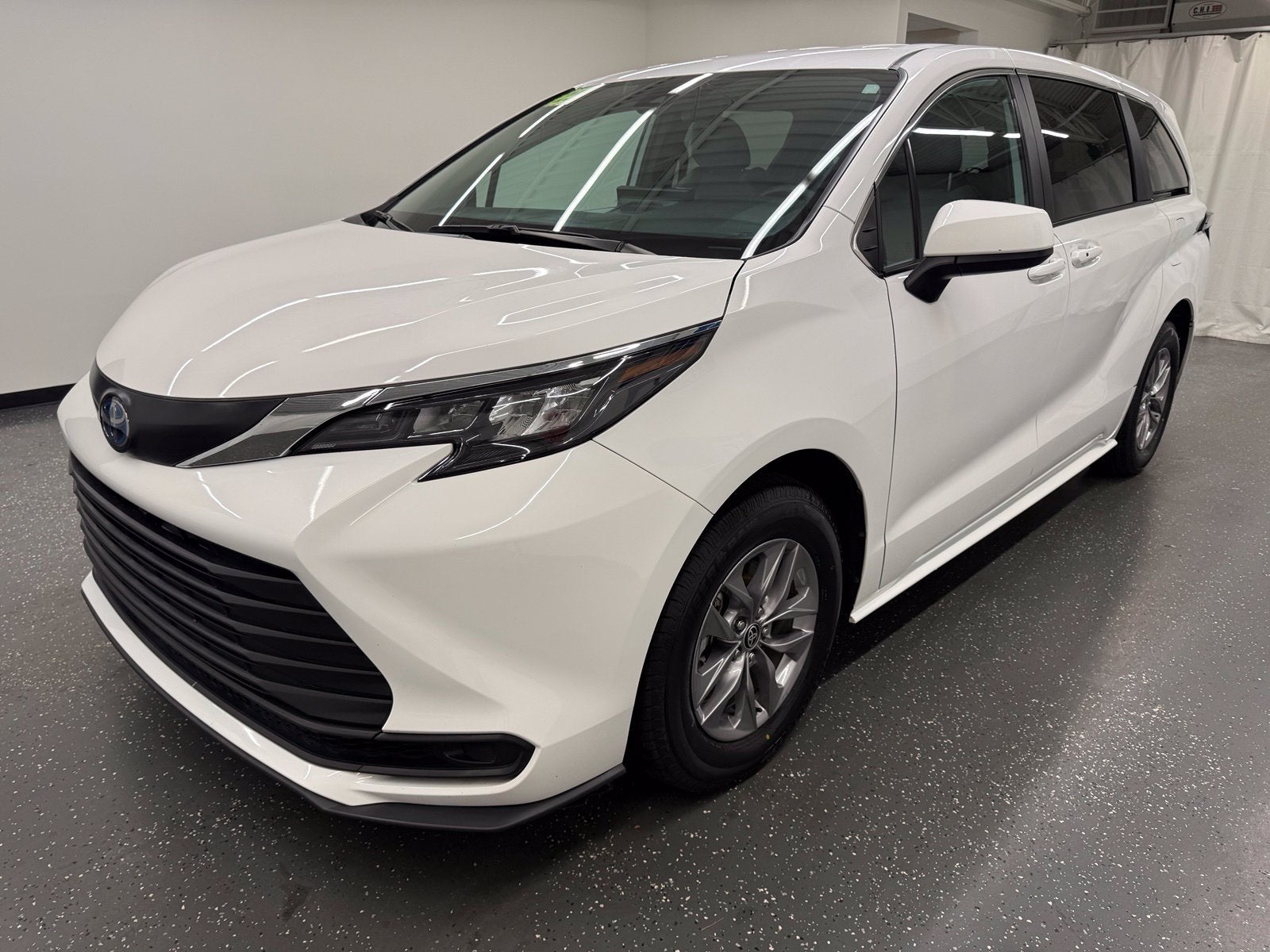 2025 Toyota Sienna LE