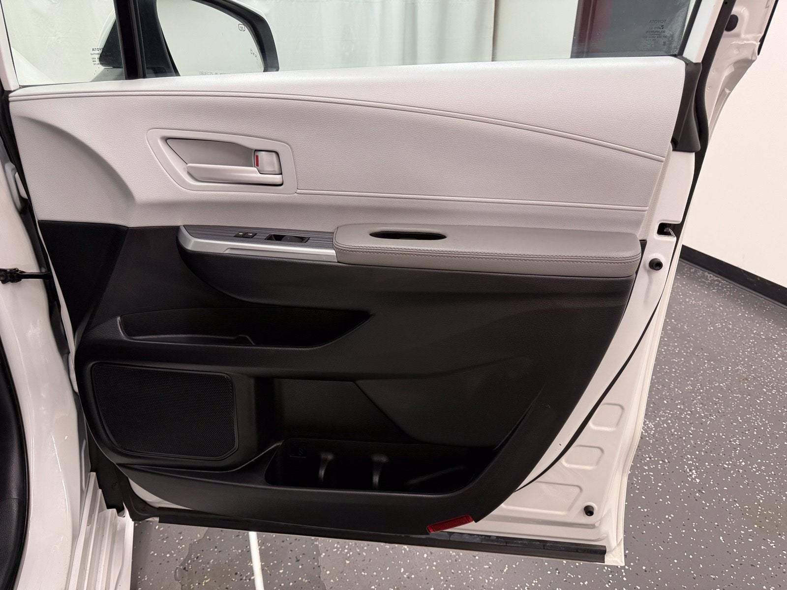 2025 Toyota Sienna LE