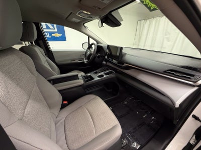 2025 Toyota Sienna LE
