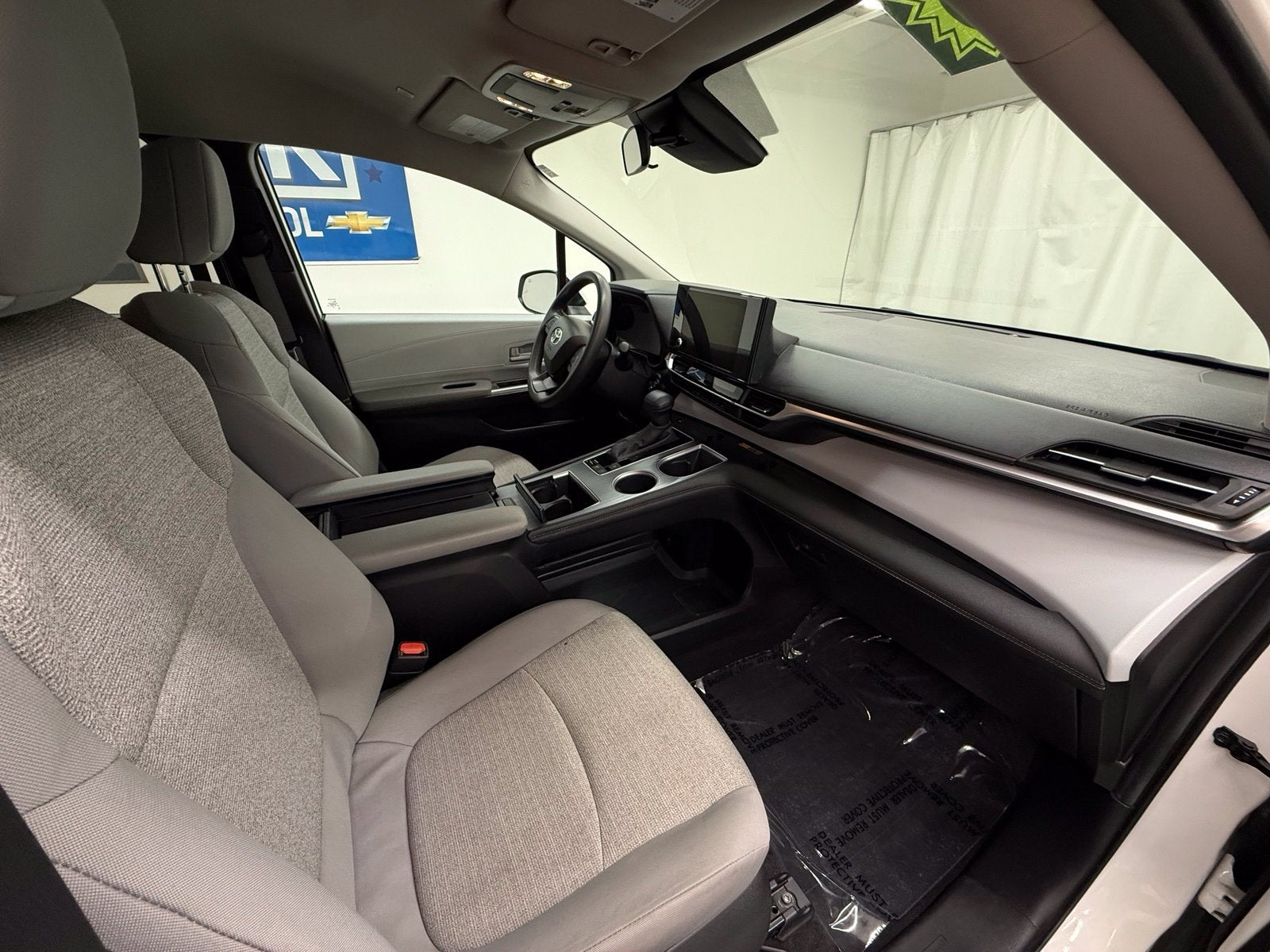 2025 Toyota Sienna LE