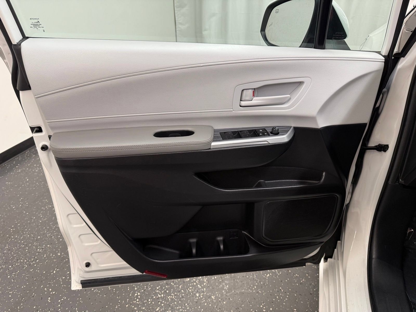 2025 Toyota Sienna LE