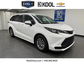 2025 Toyota Sienna LE