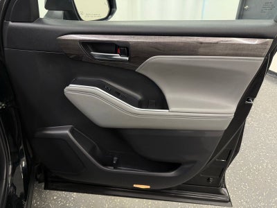 2022 Toyota Highlander Hybrid Limited