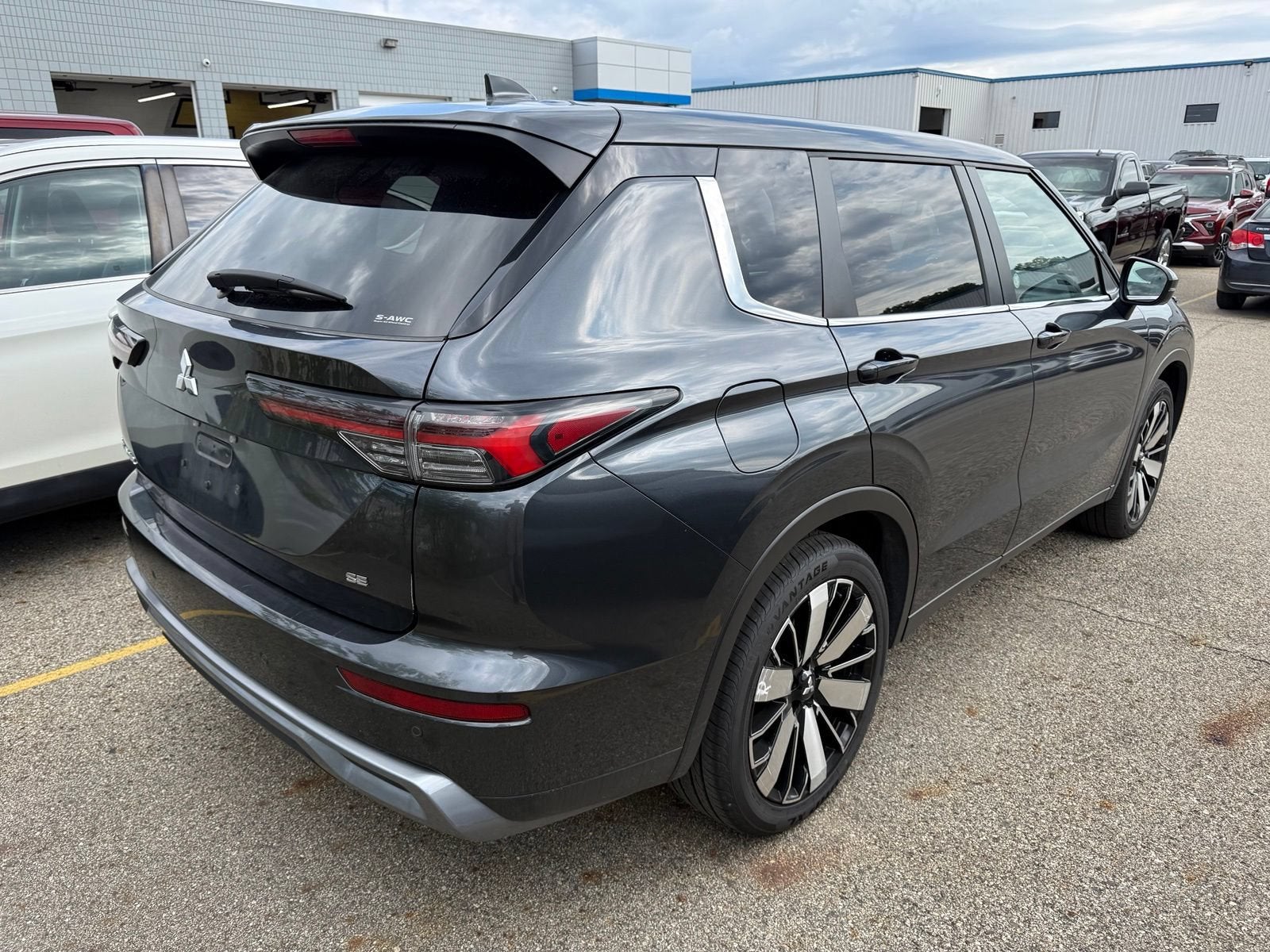 2025 Mitsubishi Outlander SE