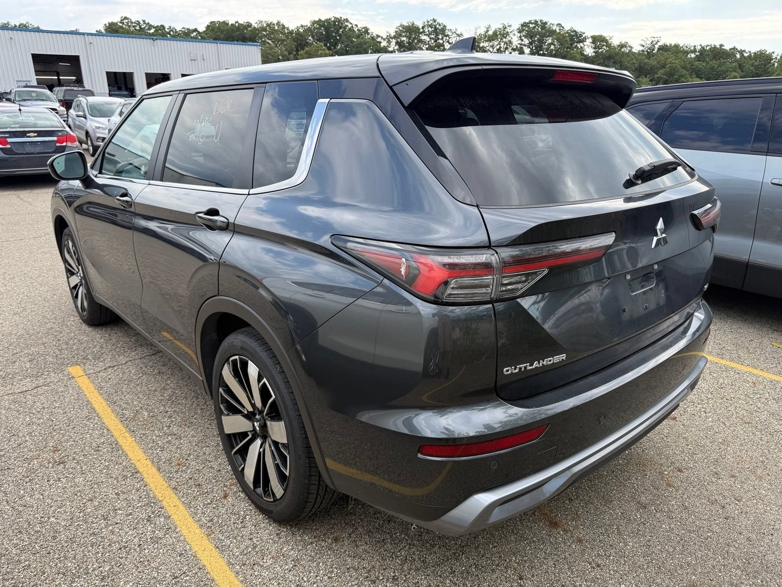 2025 Mitsubishi Outlander SE