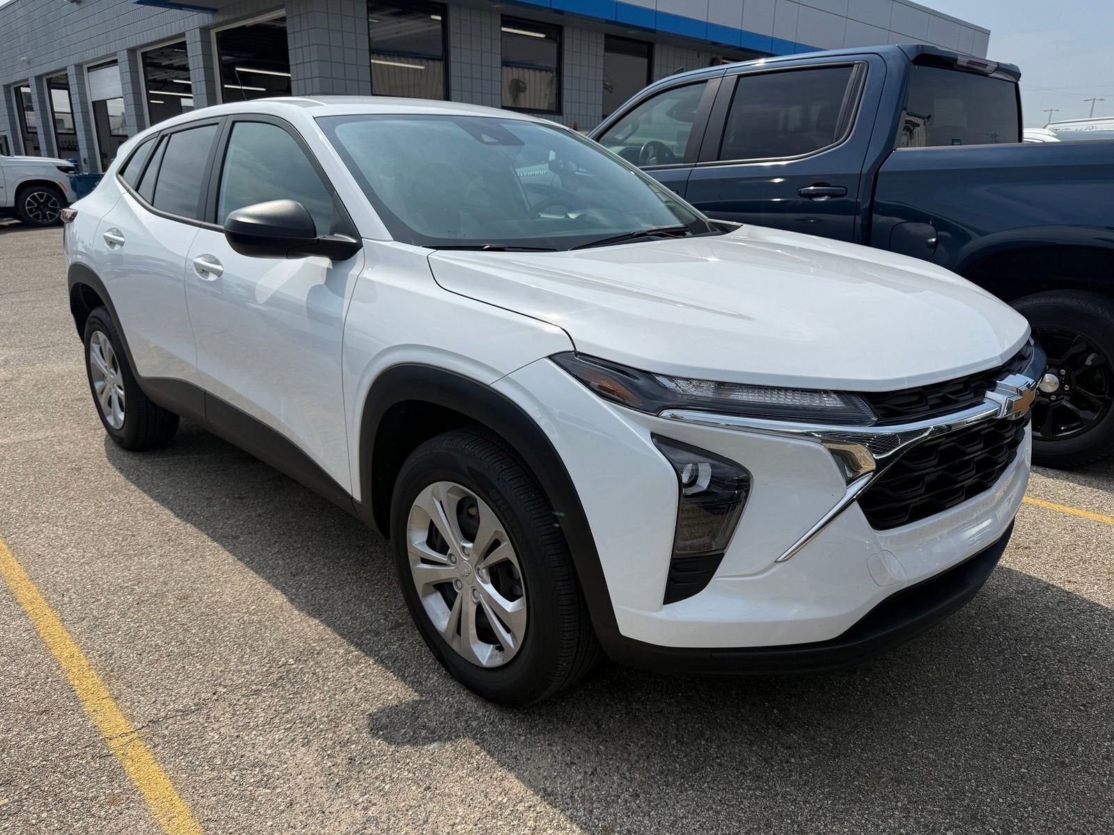 2024 Chevrolet Trax LS's photo