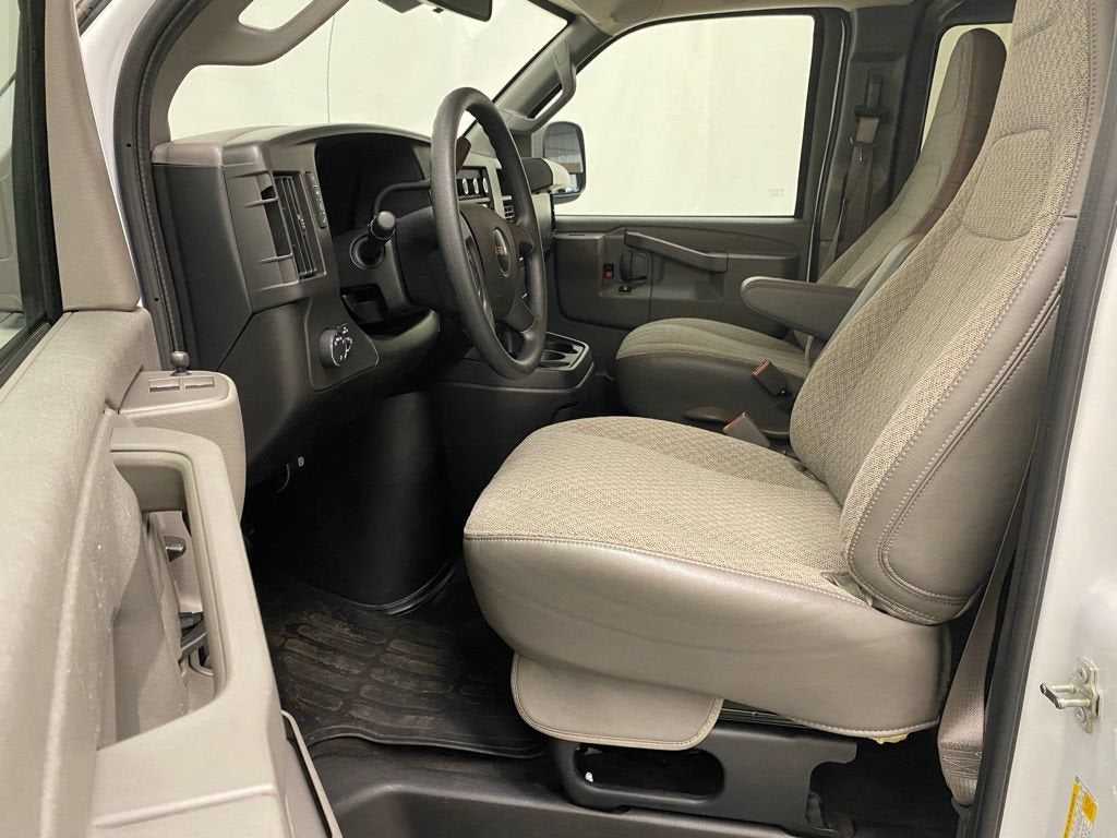 2025 GMC Savana Passenger LT