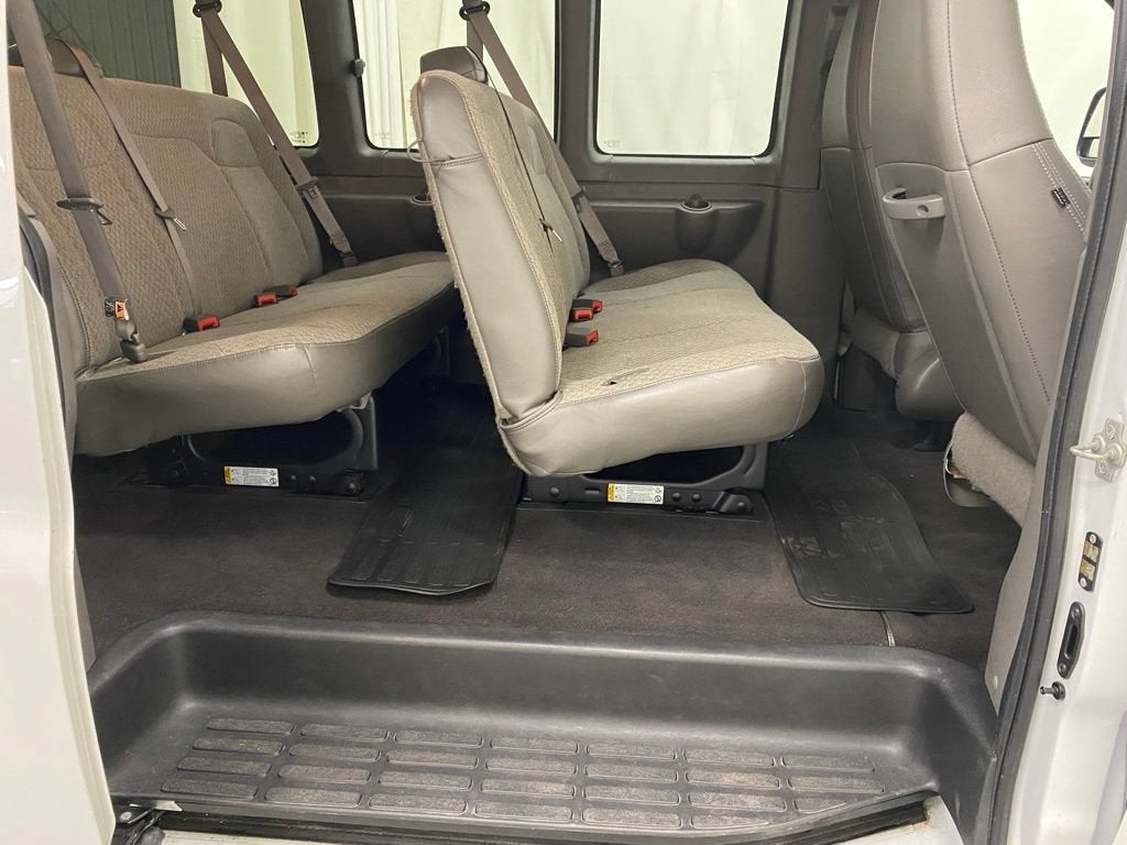 2025 GMC Savana Passenger LT