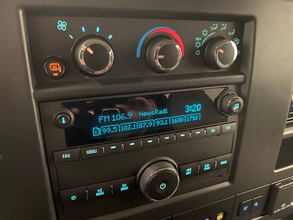 2025 GMC Savana Passenger LT