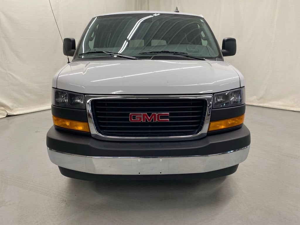 2025 GMC Savana Passenger LT