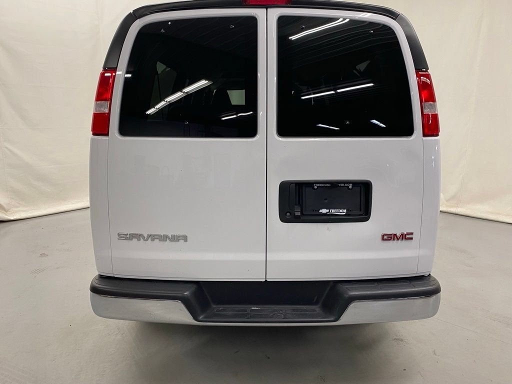 2025 GMC Savana Passenger LT