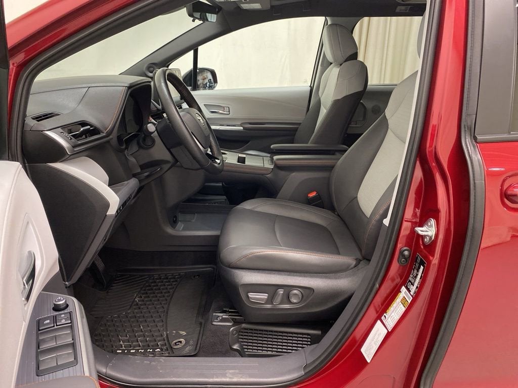 2022 Toyota Sienna LE