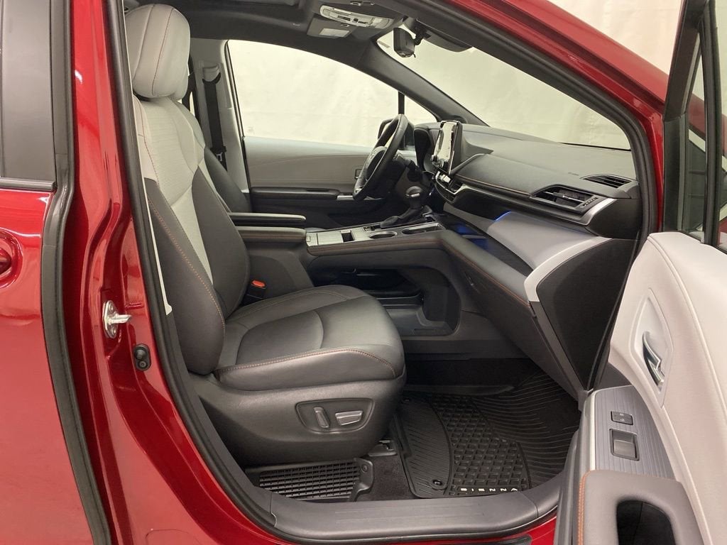 2022 Toyota Sienna LE